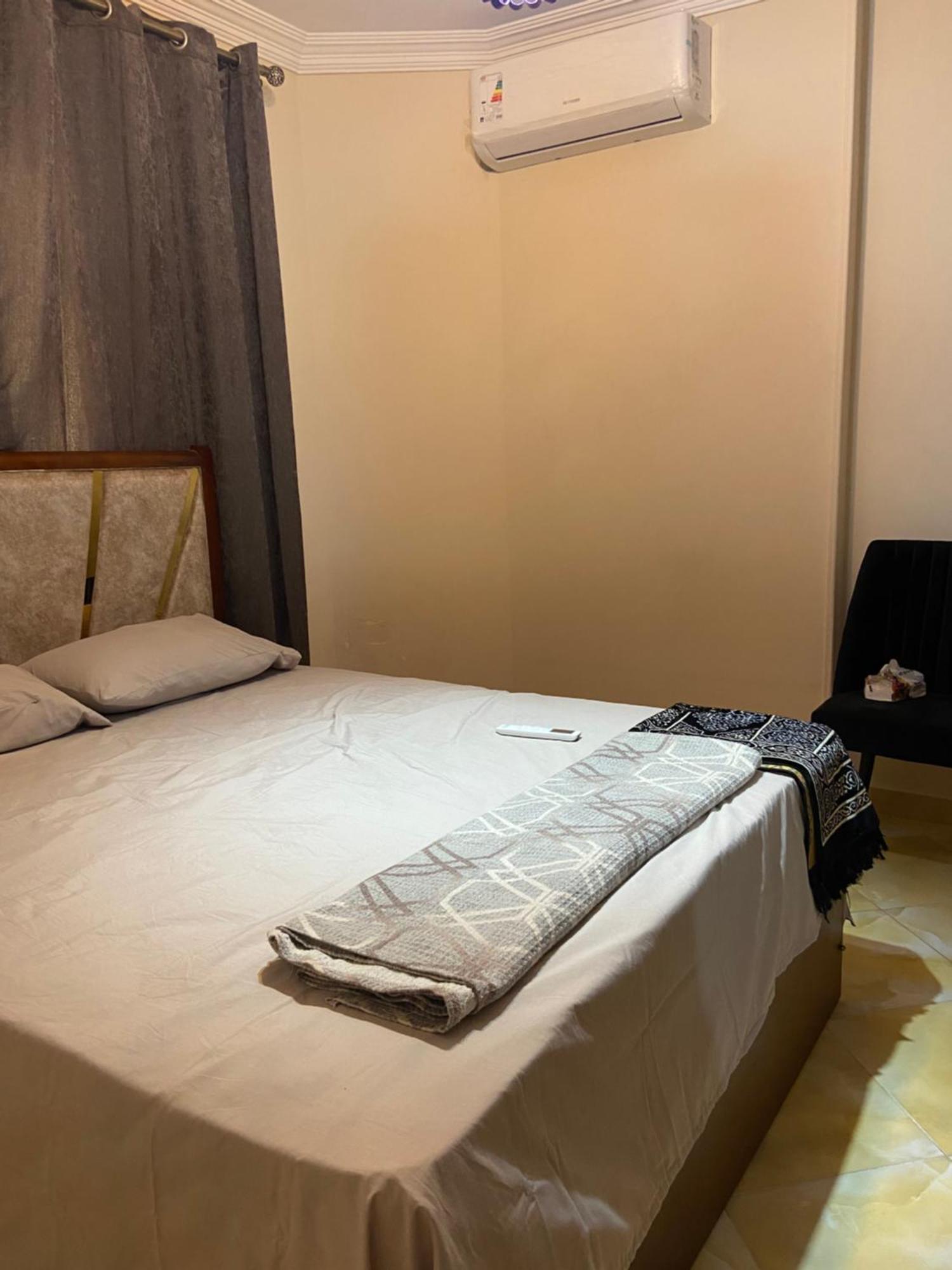 An Amazing For Rent To At Apartment *